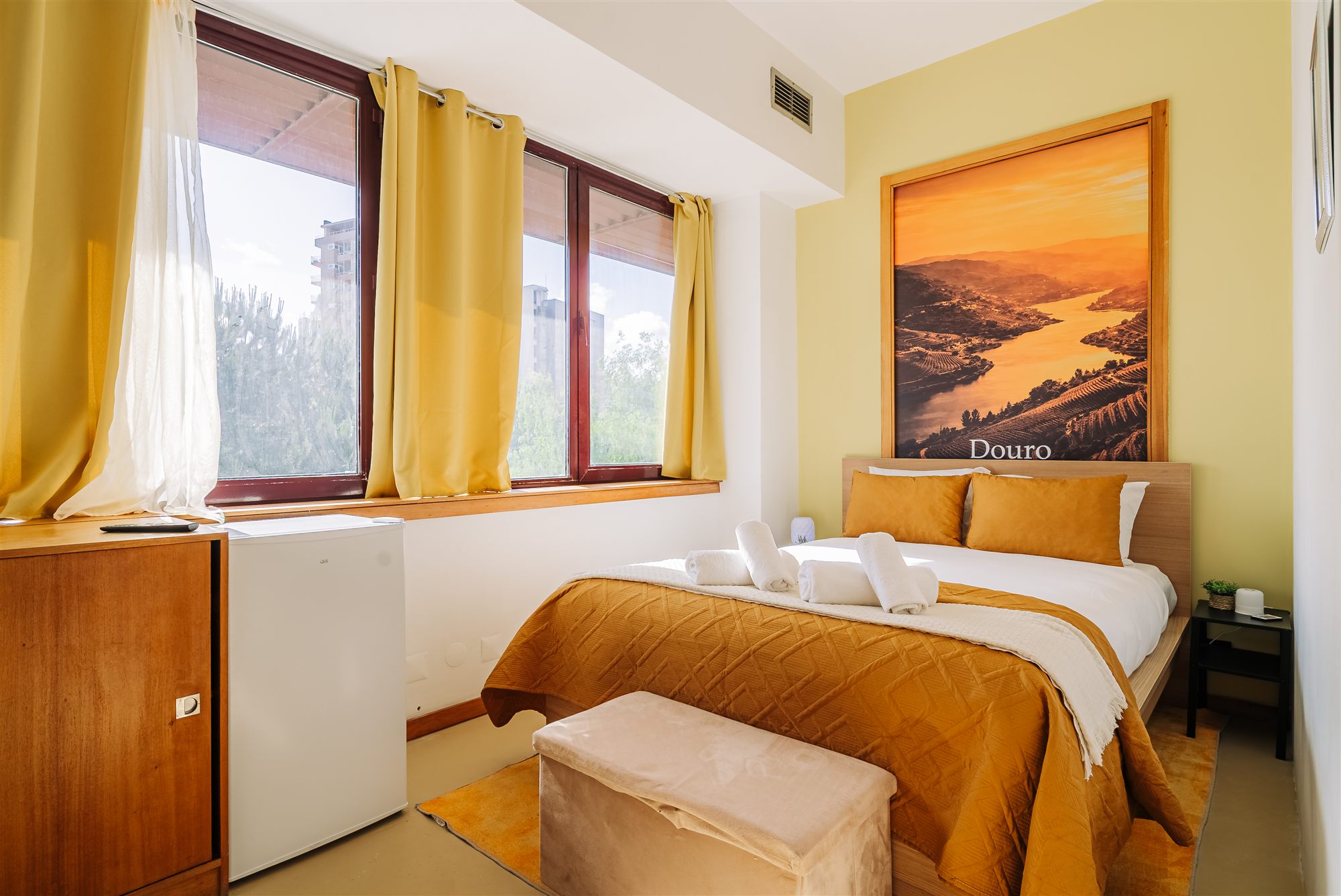 Douro private double room at Porto Peace Haven